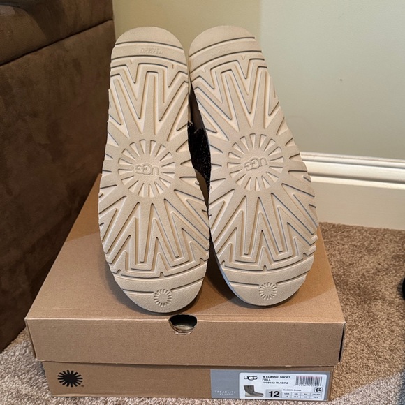 UGG Women's Classic Short Boots - Bronze - Picture 5 of 5